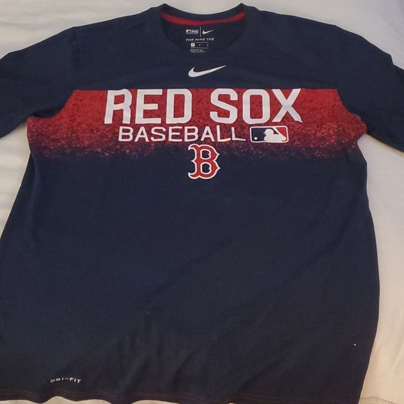 Nike. RED SOX T. DRI - FIT - Picture 3 of 5